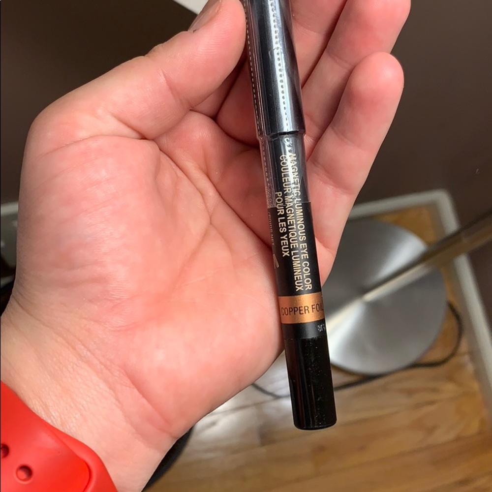 Nude stix eye color